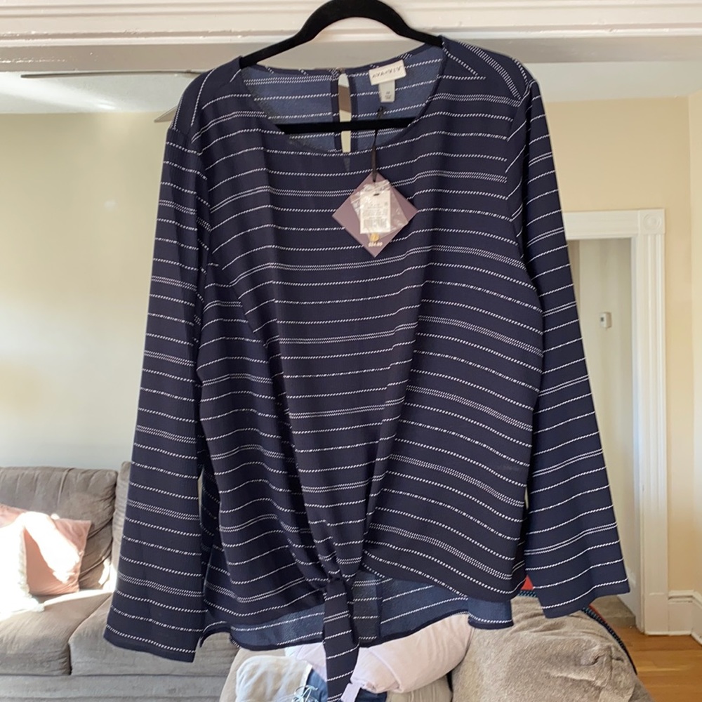 Nwt 2x Ava & Viv tie front blouse navy blue and white